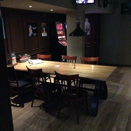 Hotel Den Berg Geertruidenberg Bagian luar foto
