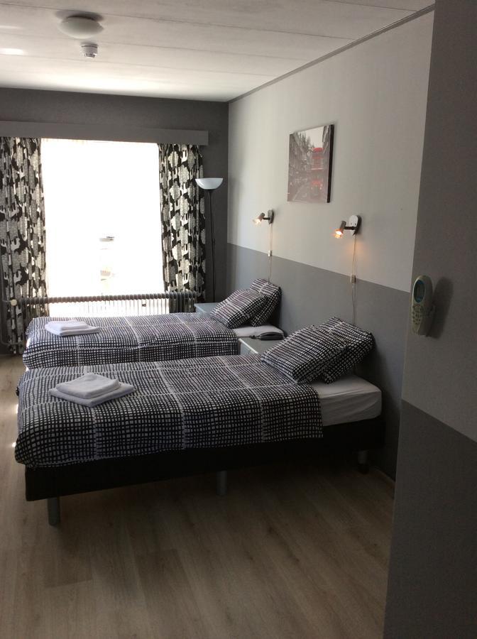 Hotel Den Berg Geertruidenberg Bagian luar foto