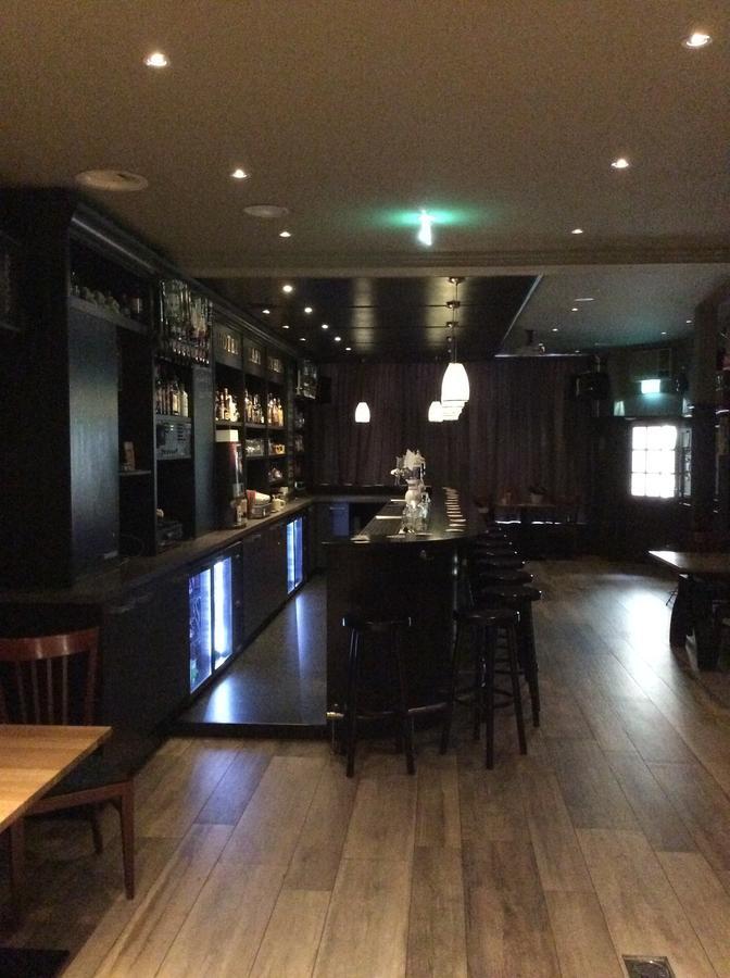 Hotel Den Berg Geertruidenberg Bagian luar foto